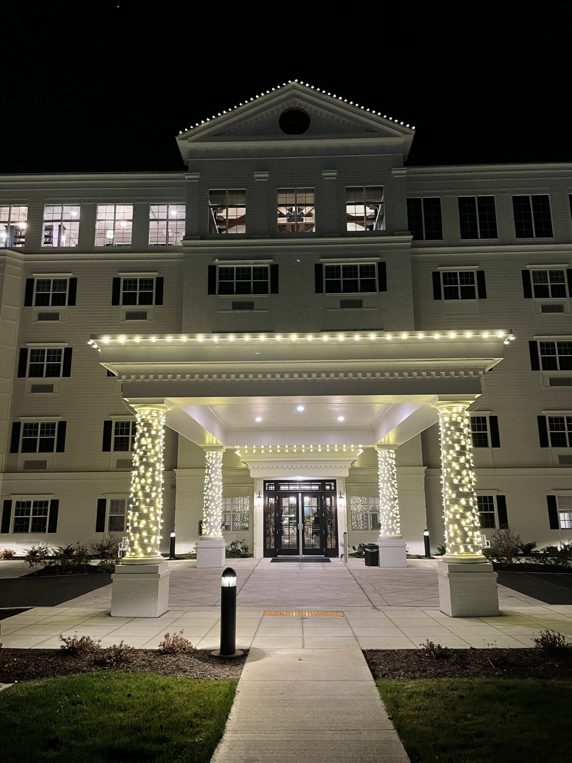 Commercial Exterior Lights Scaled